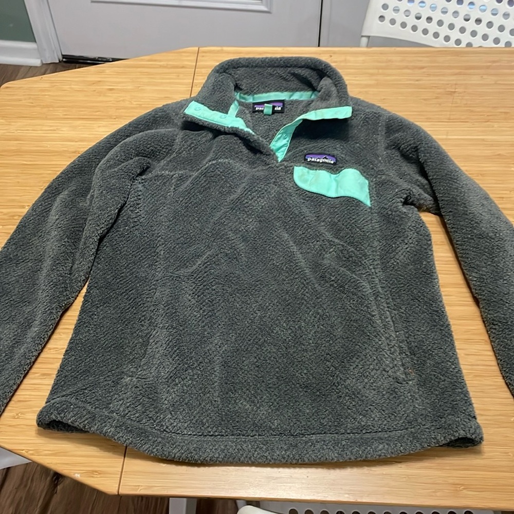 Patagonia women’s Snap T fleece pullover dark grey/teal